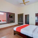 Hotel O M H Grand