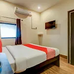 Hotel O M H Grand