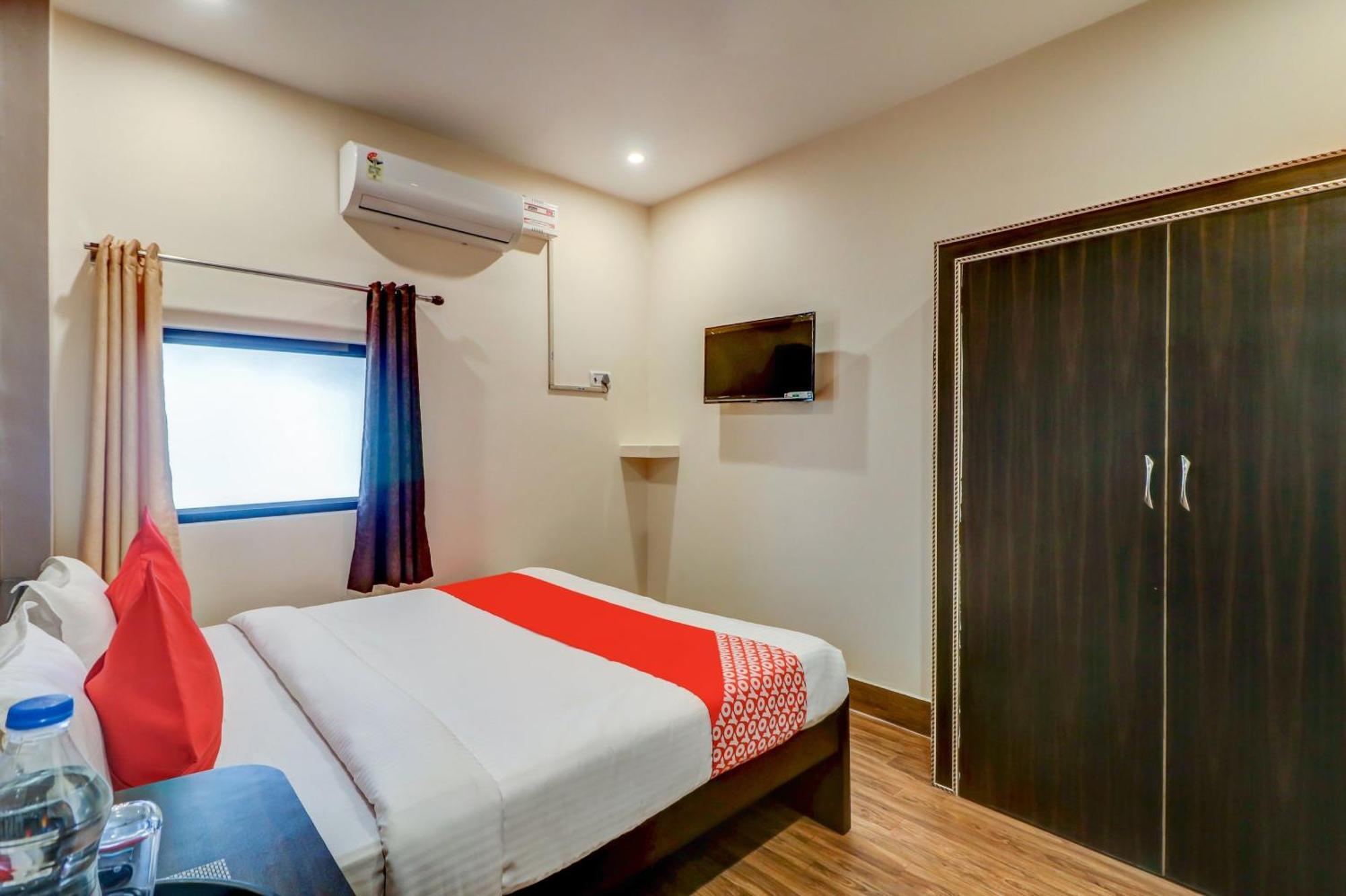 Hotel O M H Grand 4*