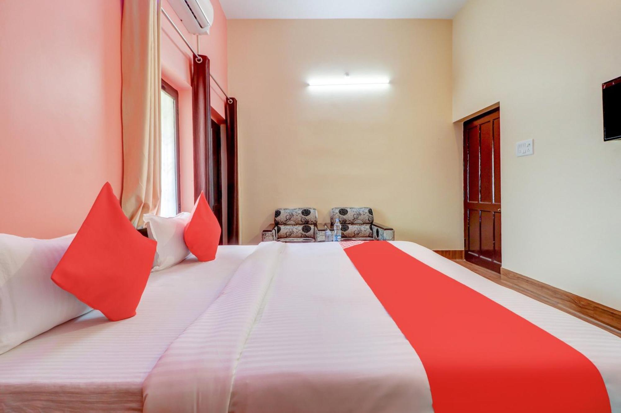 Hotel O M H Grand